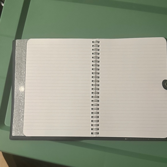 Coach green Monogrammed Cover in Brown and Cream - Picture 5 of 6